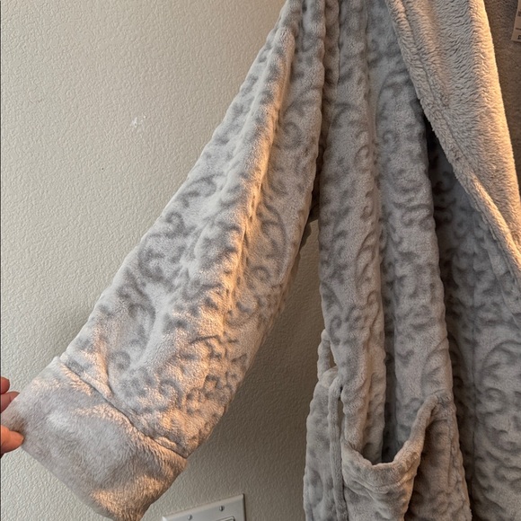 Charter Club Robe. - Picture 4 of 13